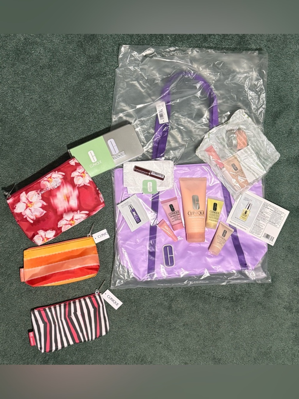 CLINIQUE BUNDLE 💚 16 iTEMS Cleansers, Moisturizers, Lipstick, Tote, Makeup Bags